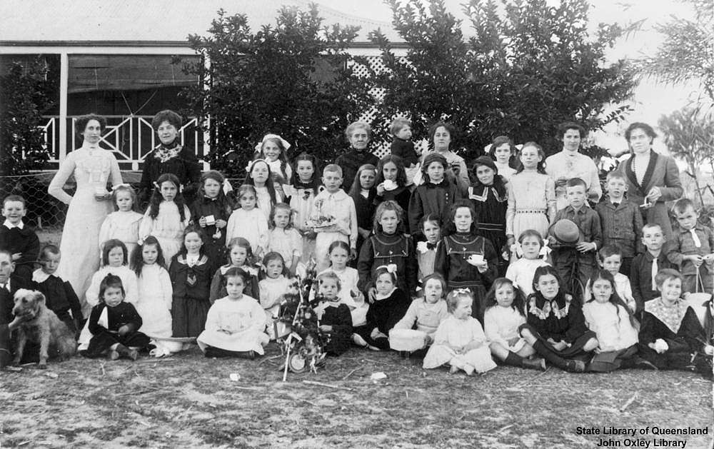 Cordalba State School staff and students, 1910