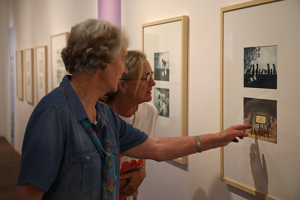 EXHIBITION: Curator Penelope Jackson with Dame Lynley Dodd at BRAG. 