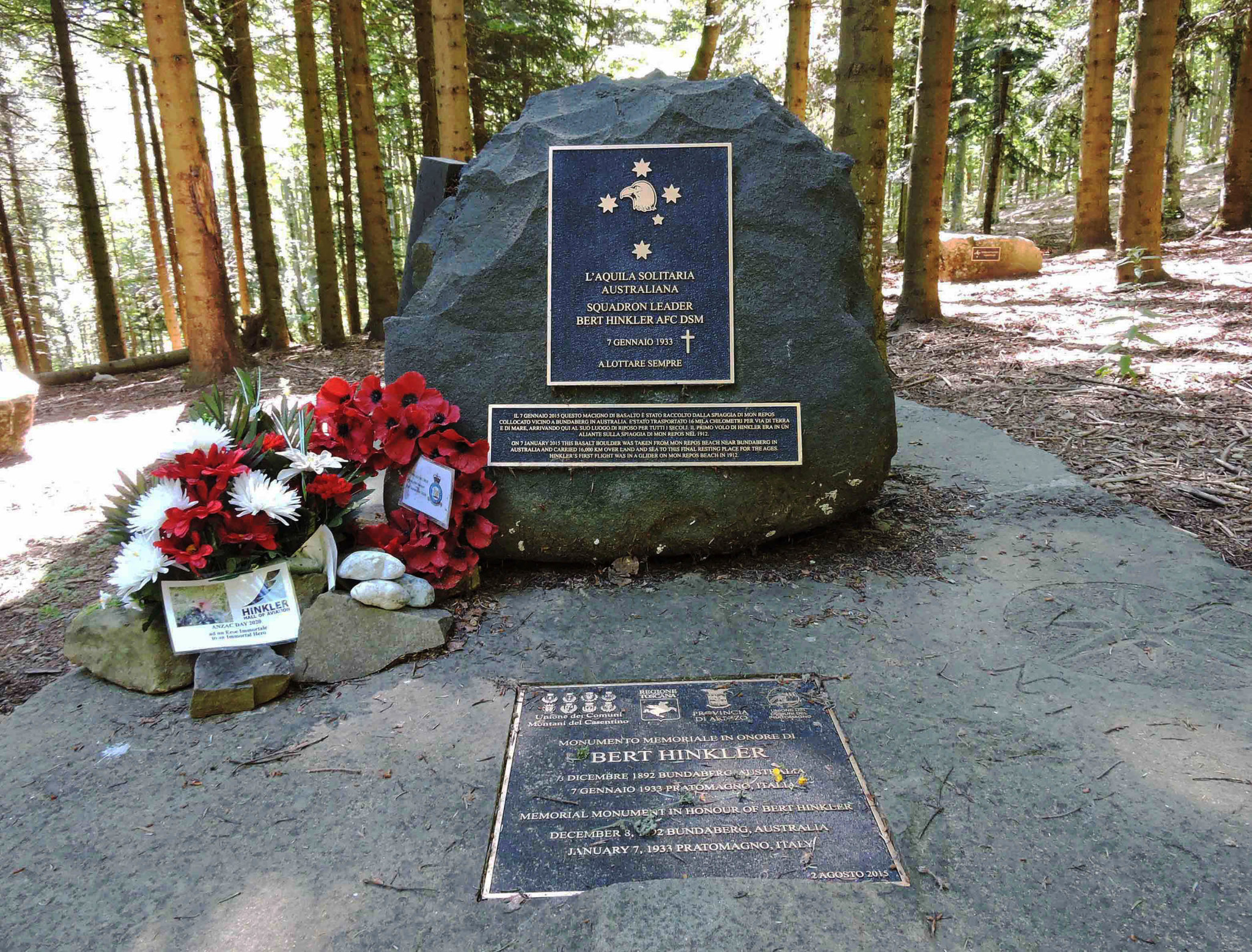 Bert Hinkler memorial