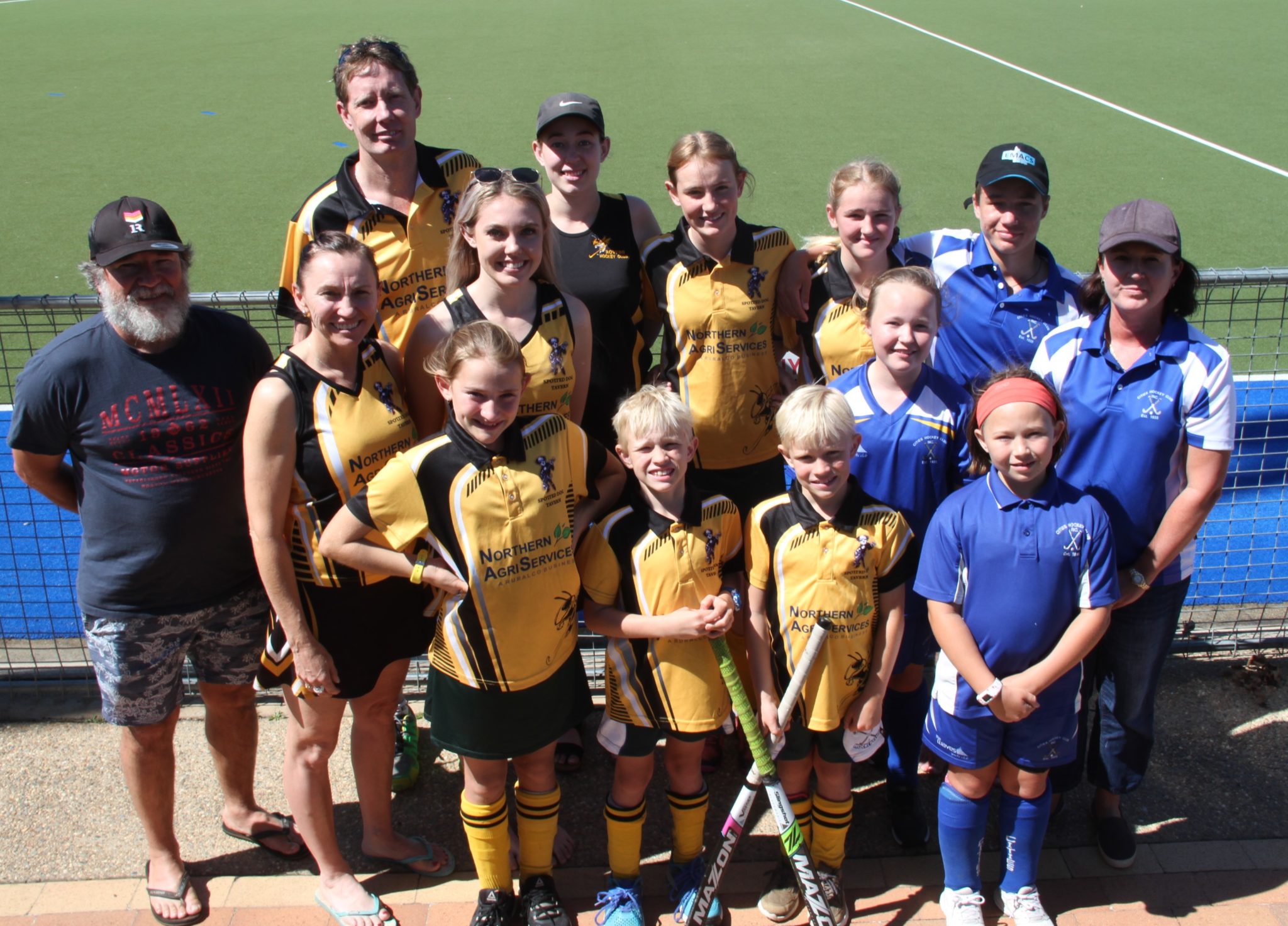 Aitkenhead and Kendall-Wightman families are a force in Bundaberg hockey – Back row (left to row) Dean, Reegan, Hailey, Emma, Sam, Liza; (Middle) Colin, Sue, Olivia, Gabby; (Front) Courtney, Beau, Levi and Sophie.
