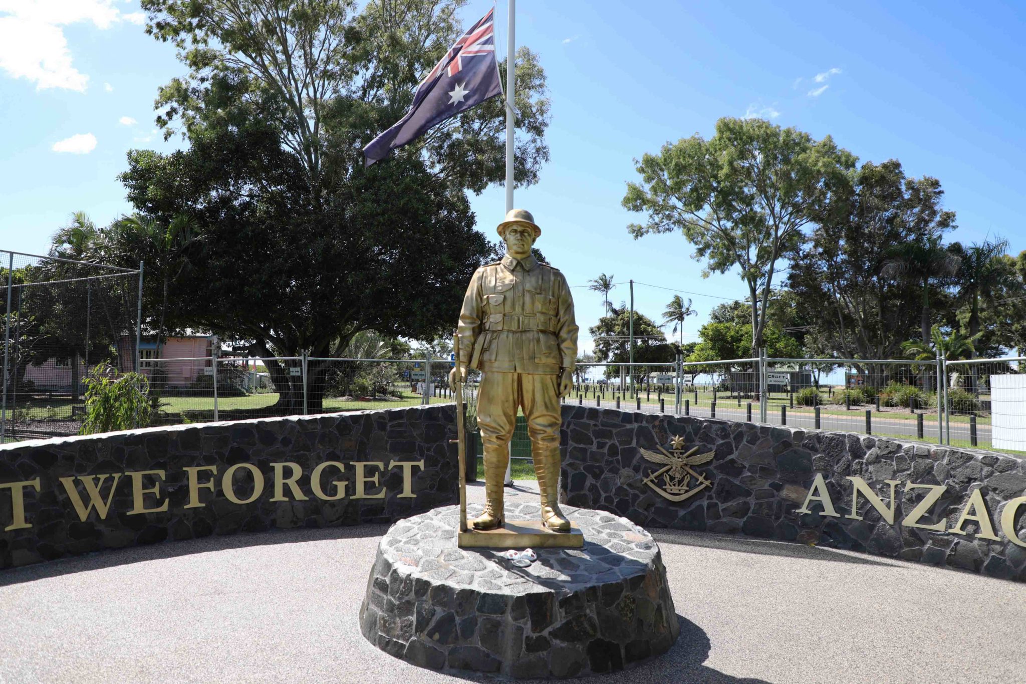 Moore Park Beach war memorial vandalised