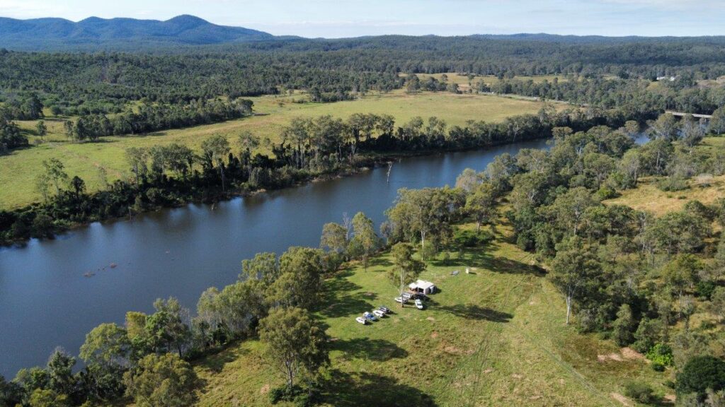 4WD lake monduran