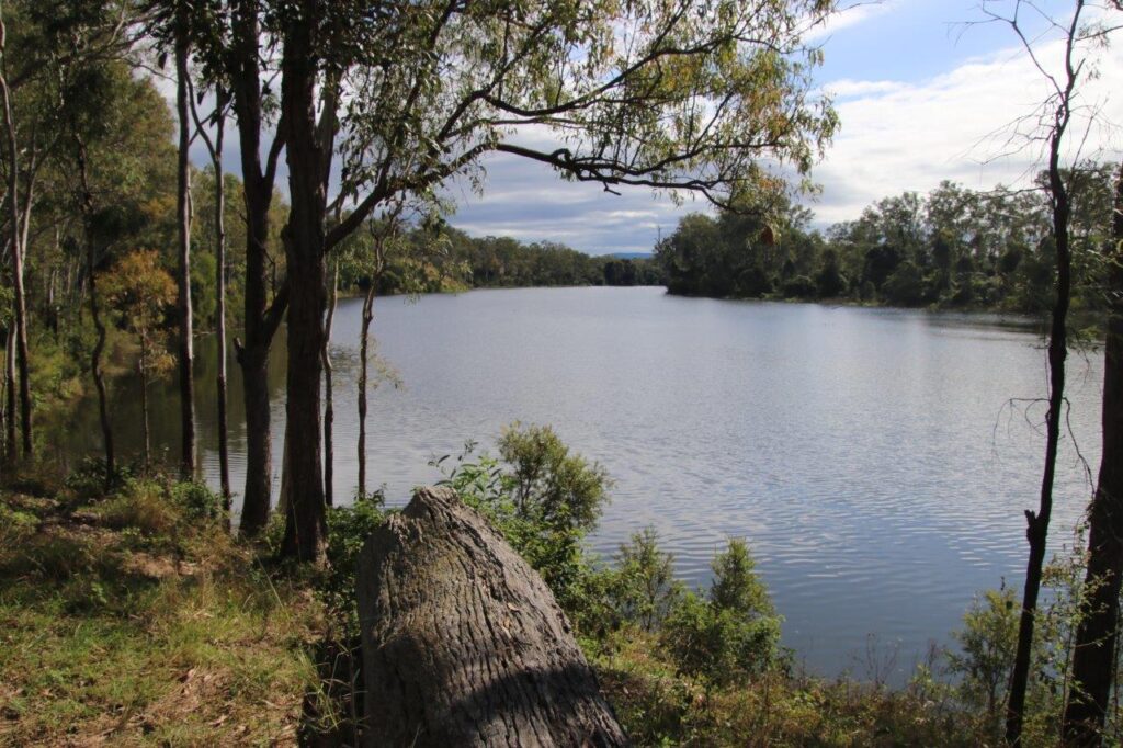 4WD lake monduran