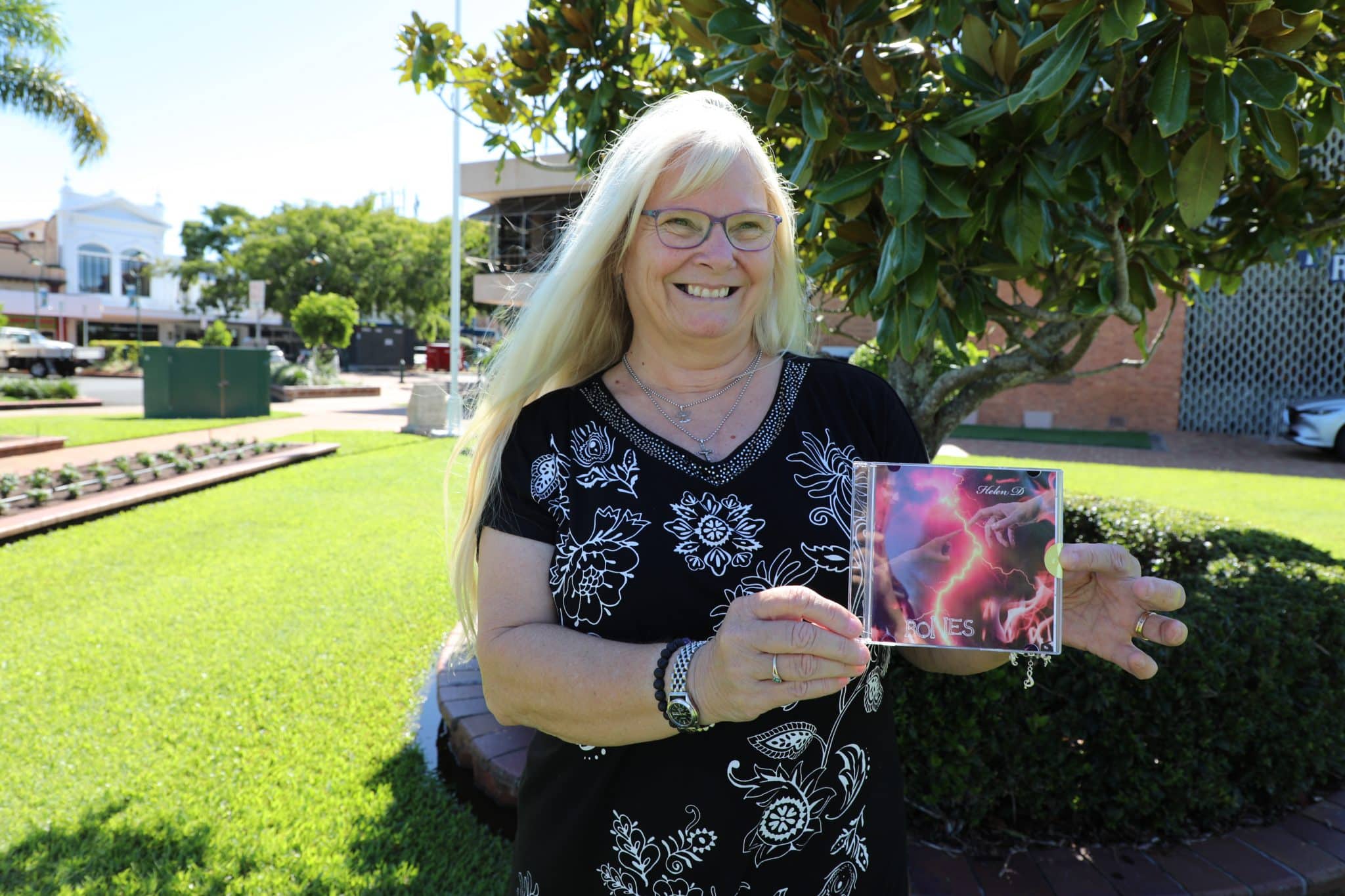 Helen Dawson releases first EP, Bones Bundaberg Now