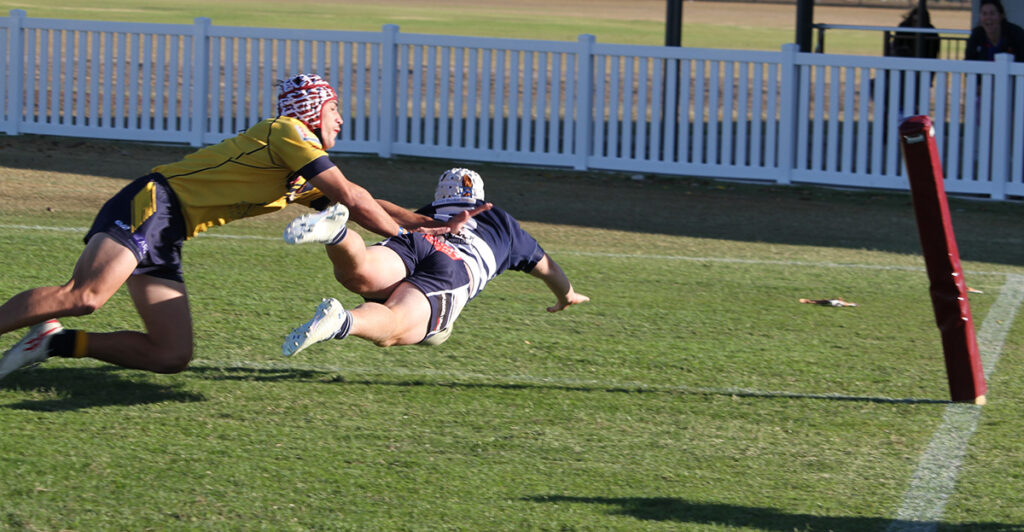 Tom Kronk scoring a try for Brothers.