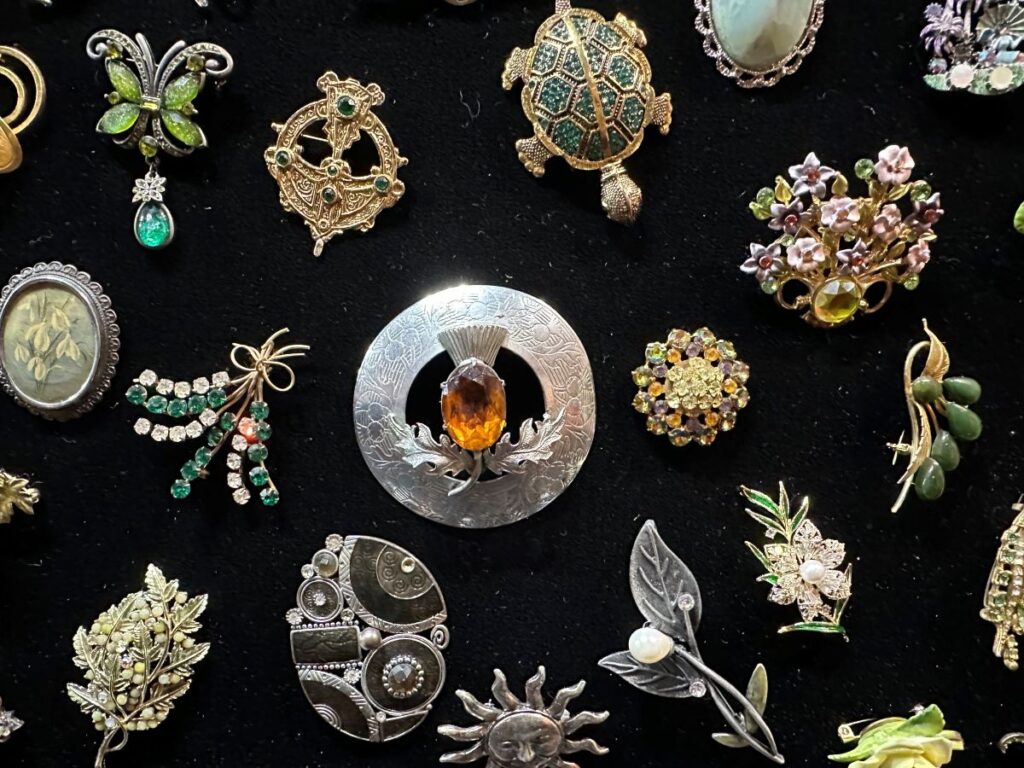 Timeless, versatile and with the power to enhance any outfit, brooches are a decorative jewellery item.