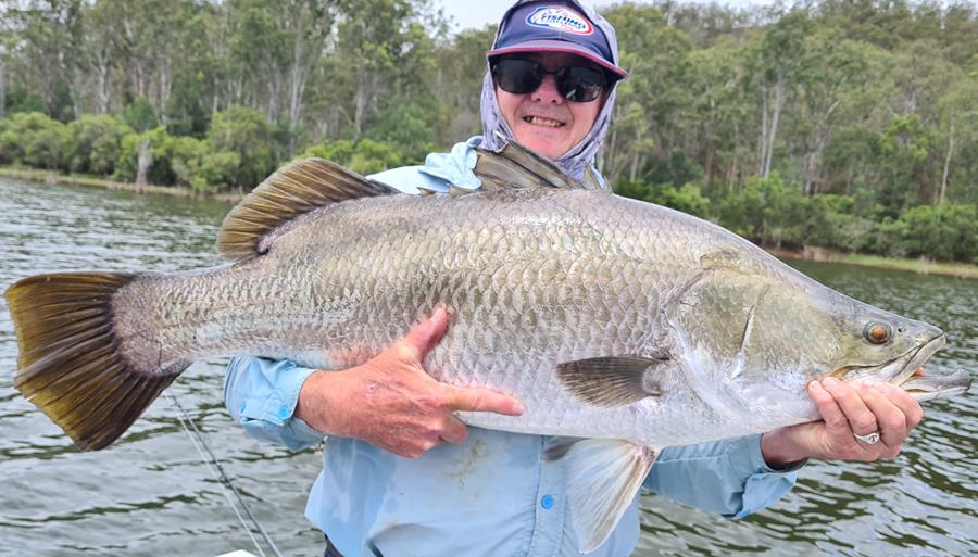 Don Patterson with his first ever 1m+ barra.
fishing region red hot