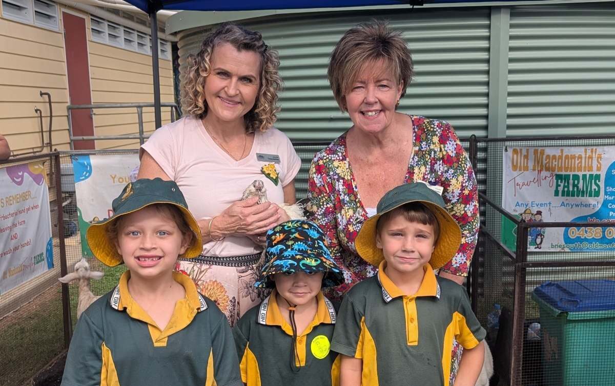 Cr Tracey McPhee and Cr Deb Keslake with students from Gin Gin State School at the Gin Gin Family Frolics U8's Day event.